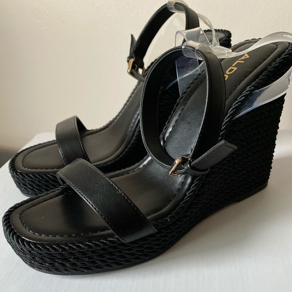 ✨NWT✨ ALDO Black Wedges - Picture 2 of 5